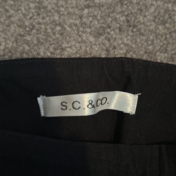 Women’s pull-on capri - Picture 3 of 4